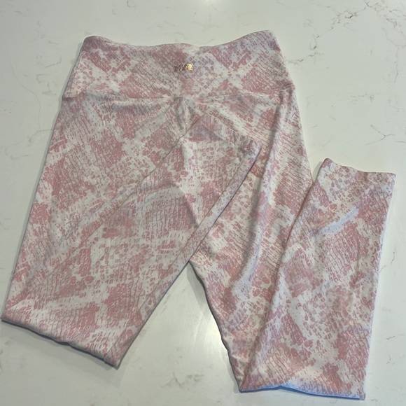 PINK VS Yoga Pants Pink & White Snake print BNWithoutT - Picture 2 of 4